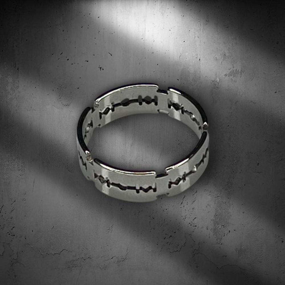 Stainless Steel Razor Blade Ring - Picture 4 of 5